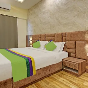 Tripli Le Shelton Hotel